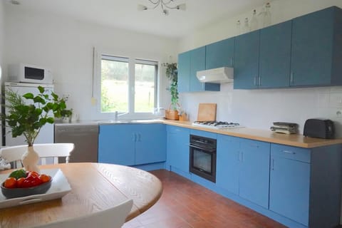 4 Bed Valley Retreat House in Hauts-de-France