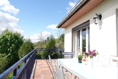 4 Bed Valley Retreat House in Hauts-de-France