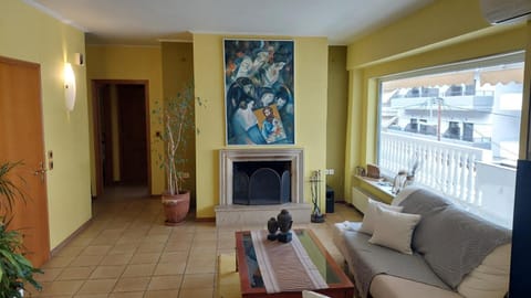 TV and multimedia, Living room, Seating area, fireplace