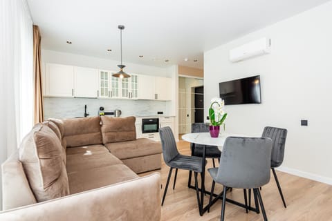 Seating area, kitchen