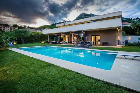 Property building, Garden, Pool view, Swimming pool, sunbed