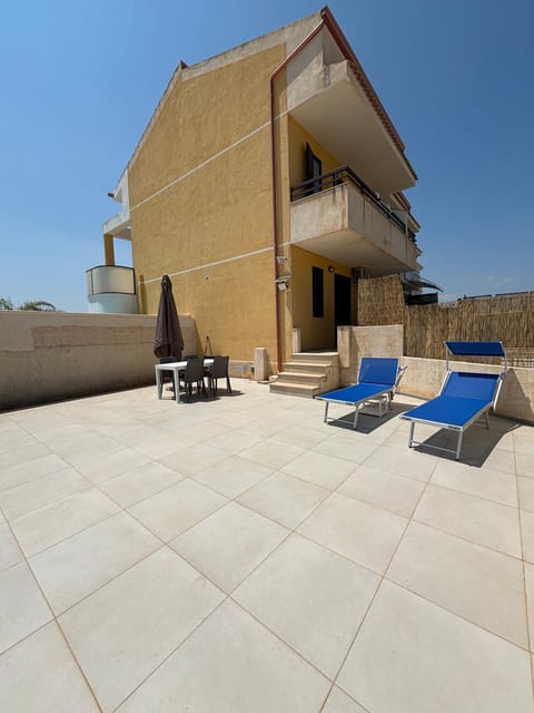 Patio, Balcony/Terrace, sunbed
