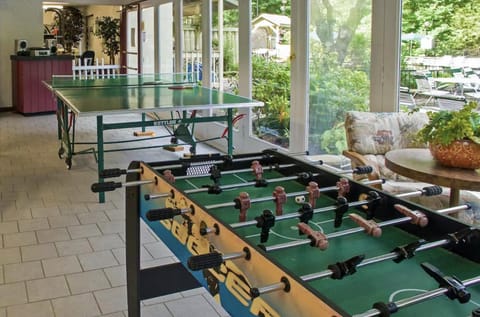 Game Room, Table tennis