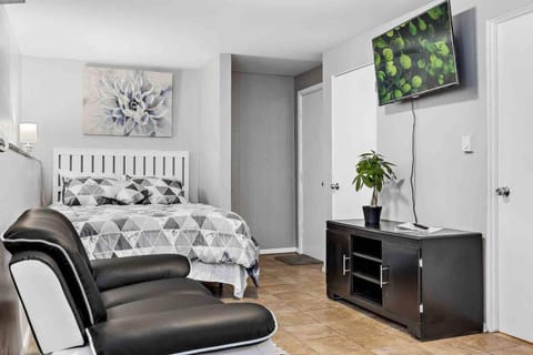 Country Studio Apartment in Aurora