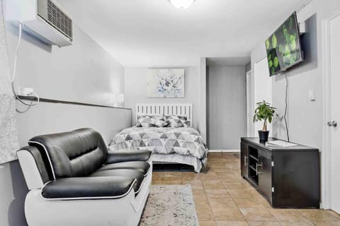 Country Studio Apartment in Aurora