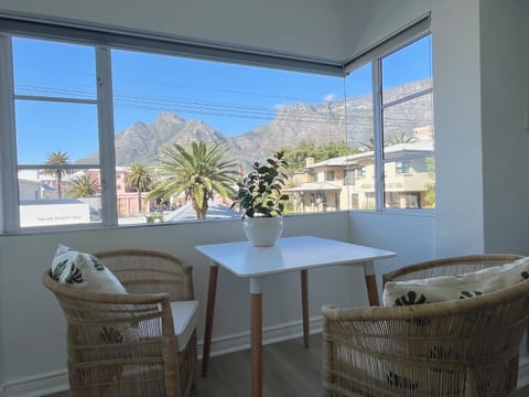 View (from property/room), Seating area, Dining area