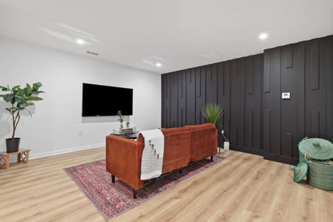 Comfy 2 bedroom w Free Parking Apartment in Mableton