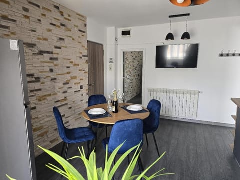 TV and multimedia, Kitchen or kitchenette, Dining area