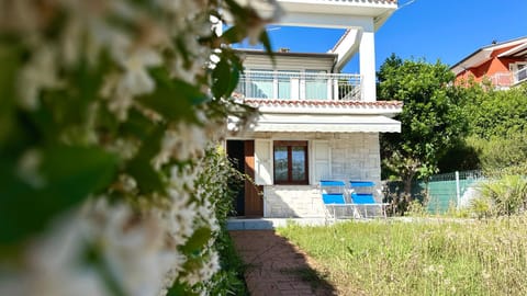 M404 - Marcelli, trilocale con giardino a due passi dal mare Apartment in Marcelli