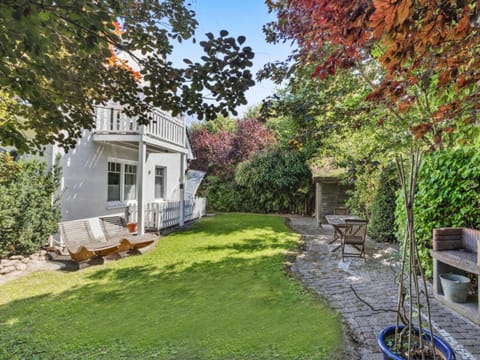 Property building, Summer, Garden