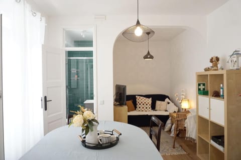 TV and multimedia, Seating area, Dining area