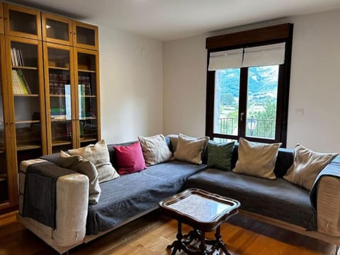 Library, Living room, Seating area