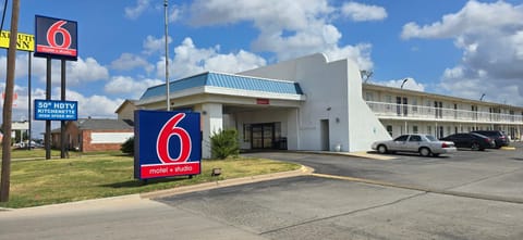 Property building, Facade/entrance, Parking