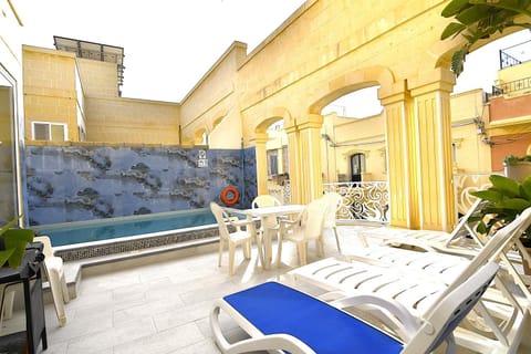 Patio, Balcony/Terrace, Living room, Seating area, Pool view, Swimming pool, sunbed