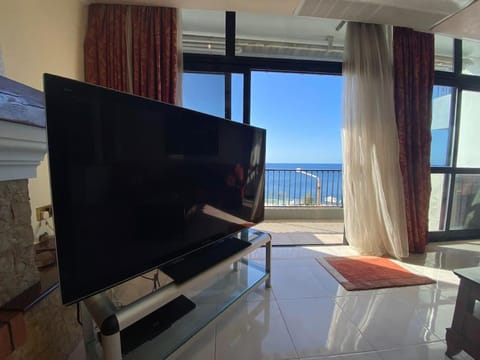 Seafront Apartment by MA Properties Apartment in Saint Paul's Bay