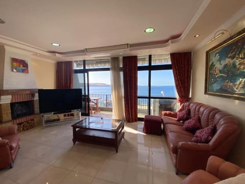 Seafront Apartment by MA Properties Apartment in Saint Paul's Bay