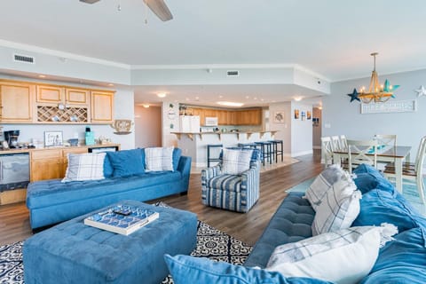 Sanibel 203 by Youngs Suncoast Apartment in West Beach