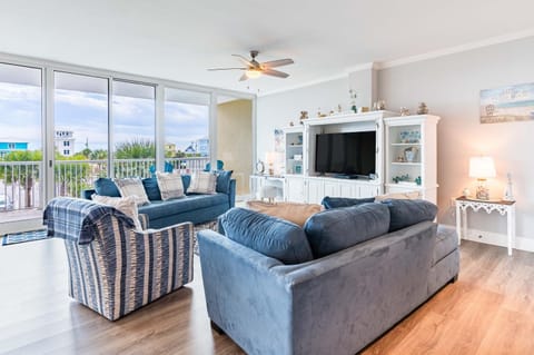 Sanibel 203 by Youngs Suncoast Apartment in West Beach