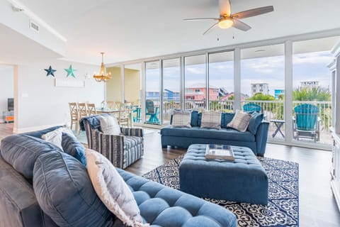 Sanibel 203 by Youngs Suncoast Apartment in West Beach