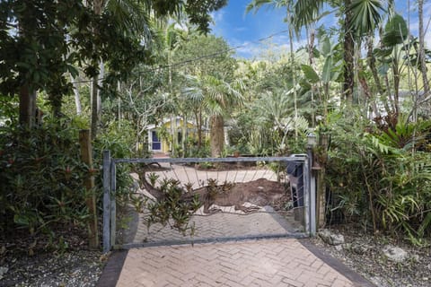 Miami Cottage by PMI House in South Miami