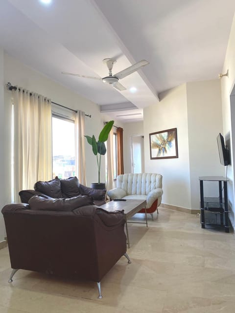 Communal lounge/ TV room, TV and multimedia, Seating area