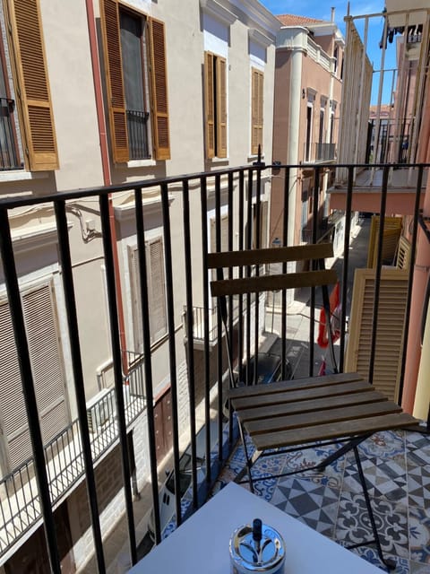 Balcony/Terrace, Street view