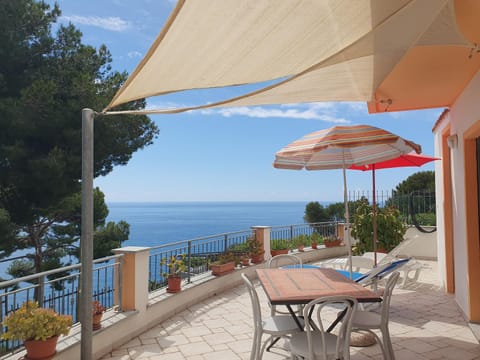 View (from property/room), Balcony/Terrace, Sea view