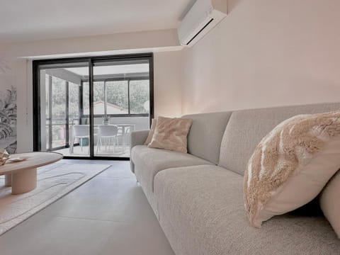 Living room, air conditioner