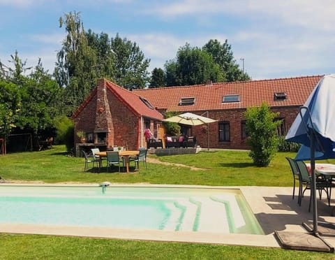 Property building, Garden, Garden view, Pool view, Swimming pool