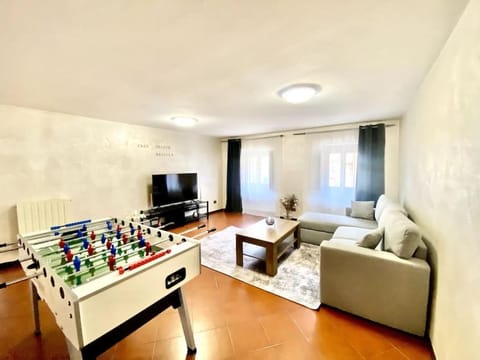 Communal lounge/ TV room, Game Room, TV and multimedia, Living room, Seating area, Evening entertainment