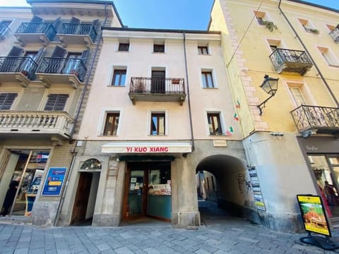 Property building, Day, Neighbourhood, City view, Street view