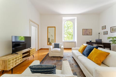 Communal lounge/ TV room, TV and multimedia, Living room, Seating area