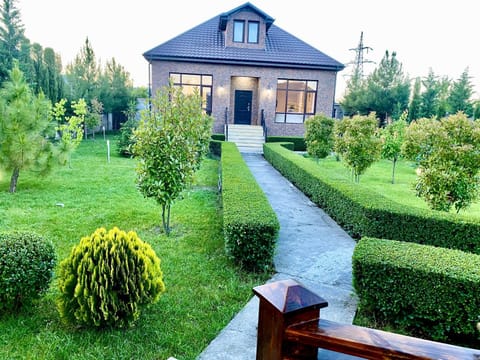 Property building, Spring, Day, Natural landscape, Garden, Garden view