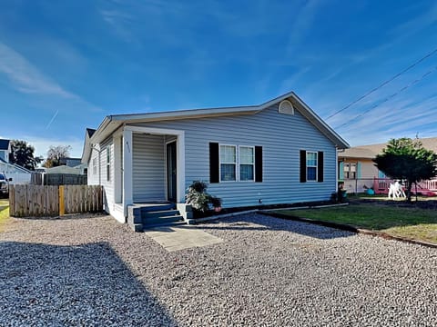 East Coast Kuuipos Cottage House in Carolina Beach