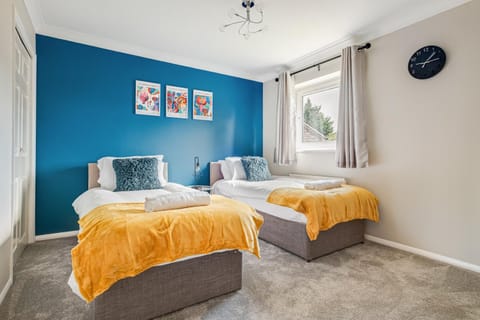 Comfortable Home away from Home with FREE Parking Apartment in Northampton