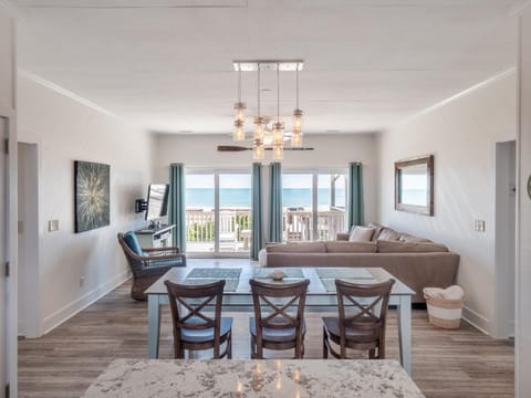 Green Dolphin House in Topsail Beach