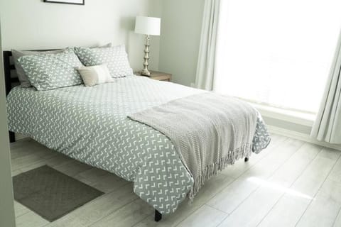 Walking distance to Coler MTN Bike - 3BR 2BA House in Rogers