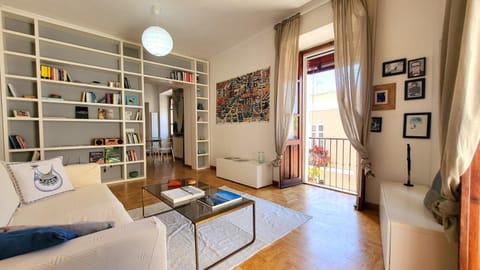 Library, Living room, Seating area