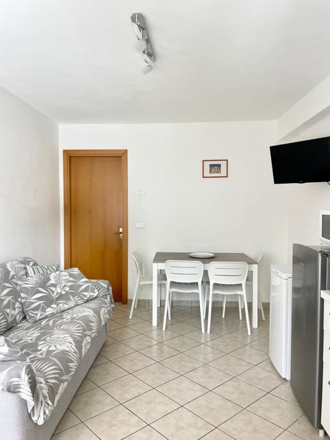 TV and multimedia, Kitchen or kitchenette, Living room, Dining area