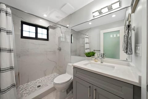 East Beach Apart by Dream Vacation unit 2 Apartment in Dania Beach