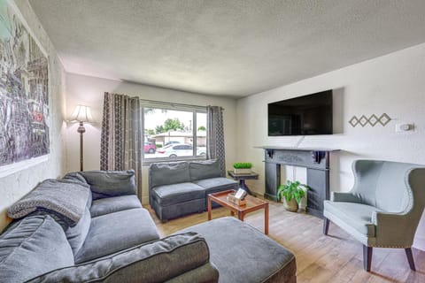 Family-Friendly Clovis Home with Gas Grill and Patio! House in Clovis