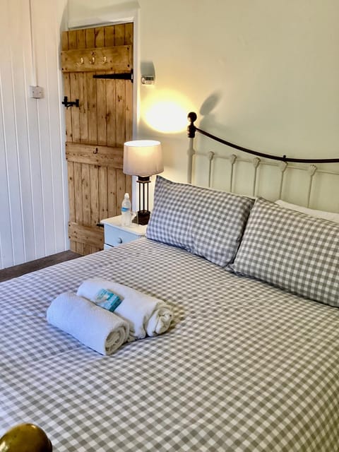 Bed, Breakfast, towels