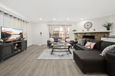 Communal lounge/ TV room, TV and multimedia, Living room, Seating area