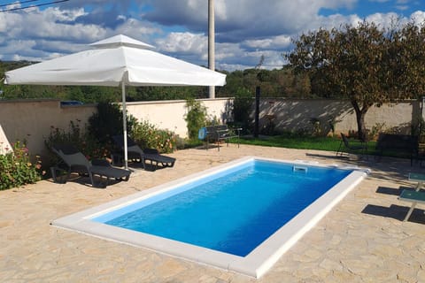 Swimming pool, Location, children, Family