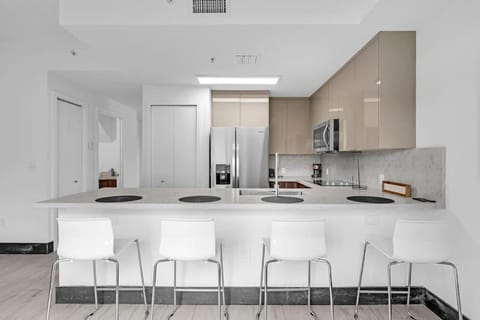 Kitchen or kitchenette, Dining area, oven, stove