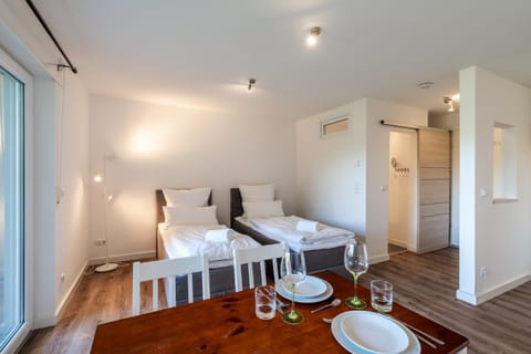 Bed, Dining area, Bedroom