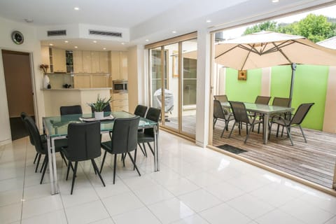 Patio, BBQ facilities, Kitchen or kitchenette, Living room, Seating area, Dining area