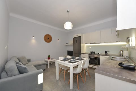Kitchen or kitchenette, Seating area, Dining area