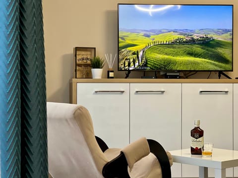 Communal lounge/ TV room, TV and multimedia, Evening entertainment