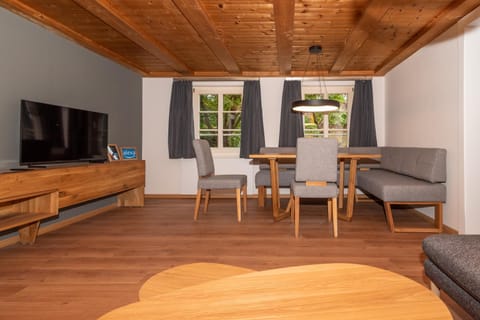 Communal lounge/ TV room, TV and multimedia, Living room, Dining area